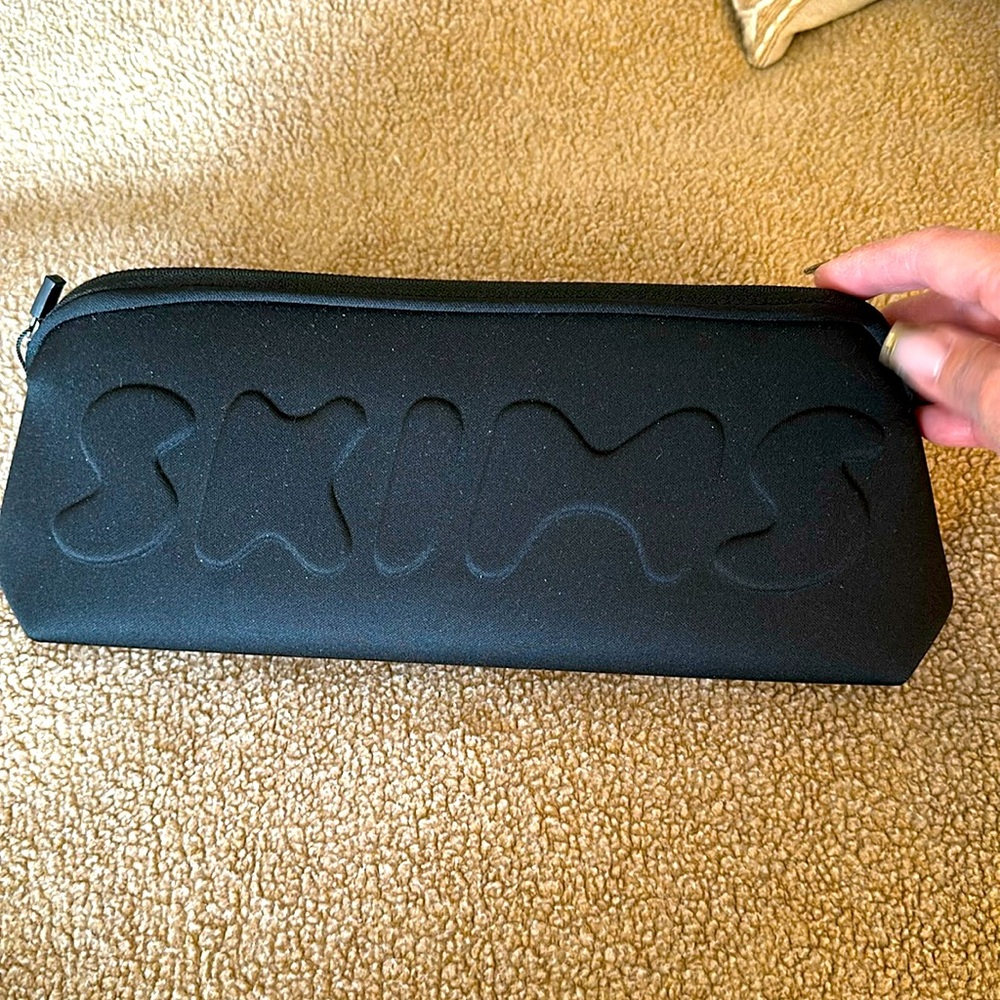 NEW - SKIMS Neoprene Makeup/Travel Pouch w/Zipper